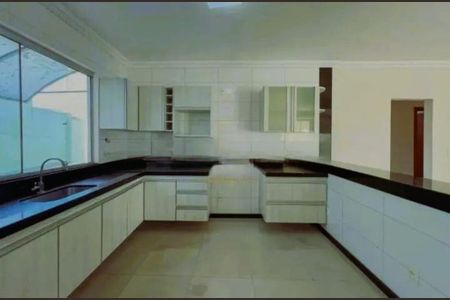 Casa para alugar com 140m², 4 quartos e 3 vagas