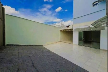 Casa para alugar com 140m², 4 quartos e 3 vagas