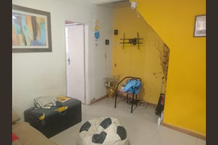 Sala de casa para alugar com 3 quartos, 100m² em Ramos, Rio de Janeiro