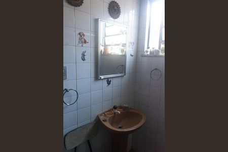 Casa para alugar com 60m², 2 quartos e sem vaga Casa para alugar com 60m², 2 quartos e sem vagaBanheiro social