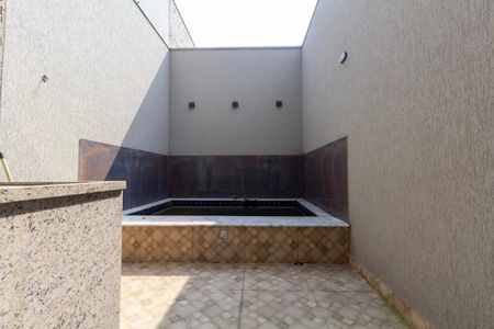 Casa à venda com 100m², 3 quartos e 2 vagas Casa à venda com 100m², 3 quartos e 2 vagasQuintal e área de serviço