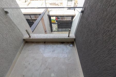 Casa à venda com 100m², 3 quartos e 2 vagas Casa à venda com 100m², 3 quartos e 2 vagasVaranda