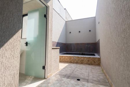 Casa à venda com 100m², 3 quartos e 2 vagas Casa à venda com 100m², 3 quartos e 2 vagasQuintal e área de serviço