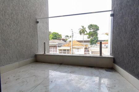 Casa à venda com 100m², 3 quartos e 2 vagas Casa à venda com 100m², 3 quartos e 2 vagasVaranda