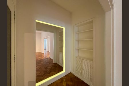 Sala - hall de entrada de apartamento para alugar com 3 quartos, 110m² em Leme, Rio de Janeiro