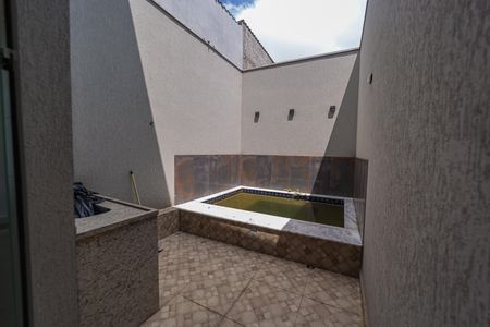 Casa à venda com 100m², 3 quartos e 2 vagas Casa à venda com 100m², 3 quartos e 2 vagasPiscina - Quintal