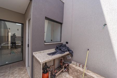 Casa à venda com 100m², 3 quartos e 2 vagas Casa à venda com 100m², 3 quartos e 2 vagasPiscina - Quintal