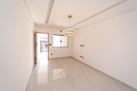 Casa à venda com 100m², 3 quartos e 2 vagas Casa à venda com 100m², 3 quartos e 2 vagasSala