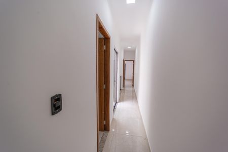 Casa à venda com 100m², 3 quartos e 2 vagas Casa à venda com 100m², 3 quartos e 2 vagasCorredor