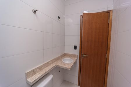 Casa à venda com 100m², 3 quartos e 2 vagas Casa à venda com 100m², 3 quartos e 2 vagasBanheiro Social