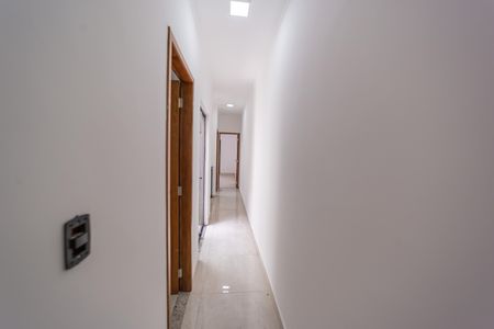 Casa à venda com 100m², 3 quartos e 2 vagas Casa à venda com 100m², 3 quartos e 2 vagasCorredor