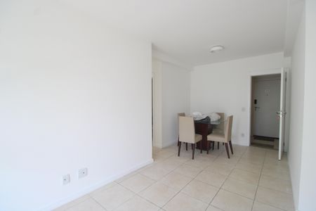 Apartamento para alugar com 71m², 2 quartos e 1 vagaSala