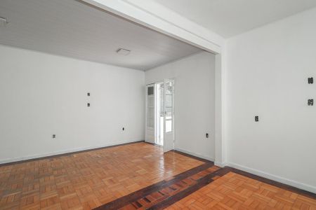 Casa para alugar com 400m², 5 quartos e 4 vagasSala ampla fundos