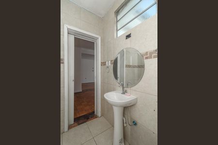 Casa para alugar com 400m², 5 quartos e 4 vagasBanheiro 2 fundos