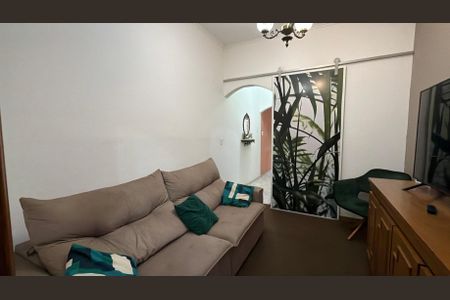 Casa à venda com 100m², 3 quartos e 3 vagas Casa à venda com 100m², 3 quartos e 3 vagasSala de TV