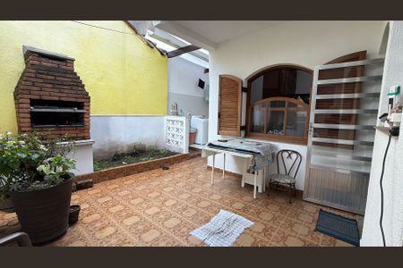 Casa à venda com 100m², 3 quartos e 3 vagas Casa à venda com 100m², 3 quartos e 3 vagasQuintal