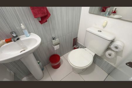 Casa à venda com 100m², 3 quartos e 3 vagas Casa à venda com 100m², 3 quartos e 3 vagasBanheiro