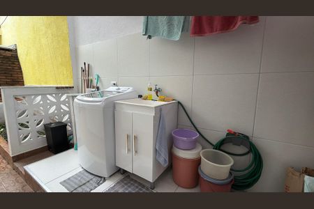 Casa à venda com 100m², 3 quartos e 3 vagas Casa à venda com 100m², 3 quartos e 3 vagasÁrea de Serviço