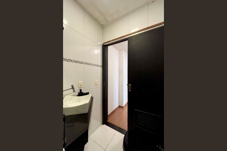 Apartamento à venda com 64m², 2 quartos e sem vagaBanheiro social