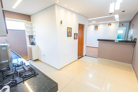 cozinha de casa para alugar com 2 quartos, 45m² em Tupi, Belo Horizonte