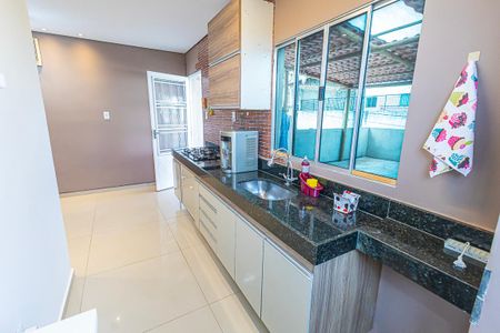 cozinha de casa para alugar com 2 quartos, 45m² em Tupi, Belo Horizonte