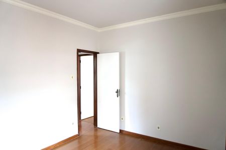 Quarto 1 de apartamento para alugar com 2 quartos, 60m² em Santo Antônio, Belo Horizonte