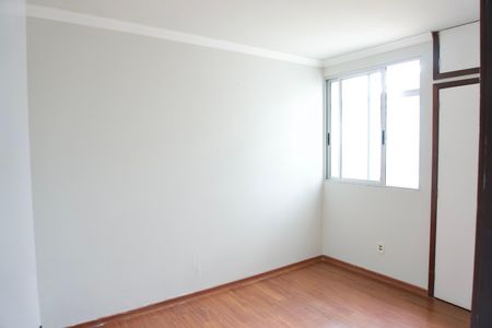 Quarto 2 de apartamento para alugar com 2 quartos, 60m² em Santo Antônio, Belo Horizonte