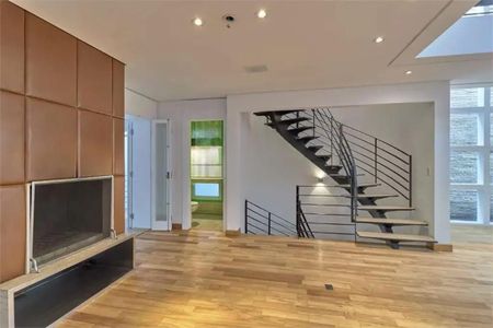 Casa à venda com 700m², 4 quartos e 6 vagas Casa à venda com 700m², 4 quartos e 6 vagasFoto 05