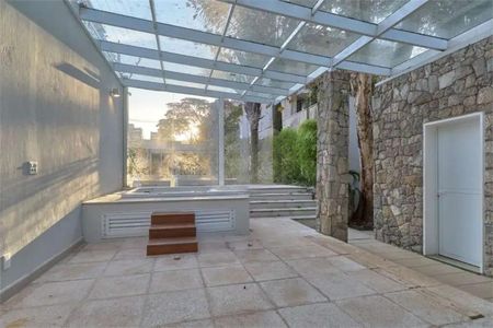 Casa à venda com 700m², 4 quartos e 6 vagas Casa à venda com 700m², 4 quartos e 6 vagasFoto 09