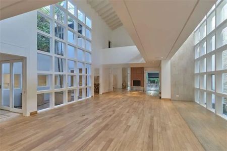 Casa à venda com 700m², 4 quartos e 6 vagas Casa à venda com 700m², 4 quartos e 6 vagasFoto 10