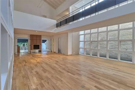 Casa à venda com 700m², 4 quartos e 6 vagas Casa à venda com 700m², 4 quartos e 6 vagasFoto 03