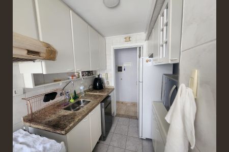 Apartamento à venda com 56m², 2 quartos e 1 vaga Apartamento à venda com 56m², 2 quartos e 1 vagaBanheiro