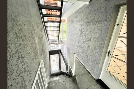 Casa à venda com 210m², 7 quartos e 2 vagas Casa à venda com 210m², 7 quartos e 2 vagasEscada