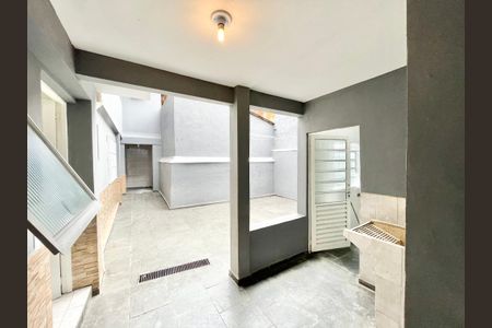 Casa à venda com 210m², 7 quartos e 2 vagas Casa à venda com 210m², 7 quartos e 2 vagasQuintal