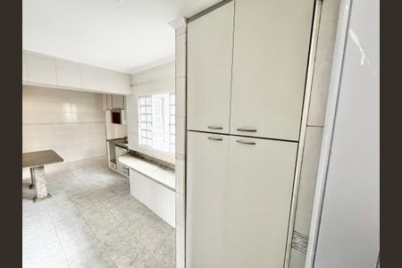 Casa à venda com 210m², 7 quartos e 2 vagas Casa à venda com 210m², 7 quartos e 2 vagasCozinha
