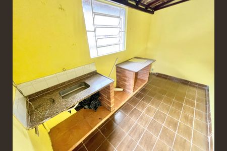 Casa à venda com 210m², 7 quartos e 2 vagas Casa à venda com 210m², 7 quartos e 2 vagasCozinha Varanda