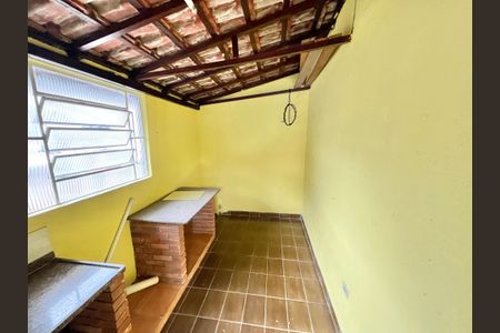 Casa à venda com 210m², 7 quartos e 2 vagas Casa à venda com 210m², 7 quartos e 2 vagasCozinha Varanda