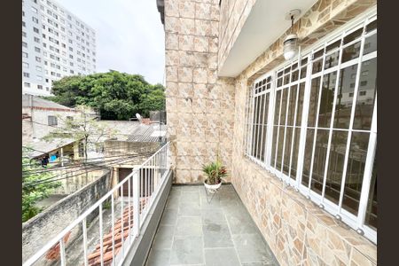 Casa à venda com 210m², 7 quartos e 2 vagas Casa à venda com 210m², 7 quartos e 2 vagasVaranda