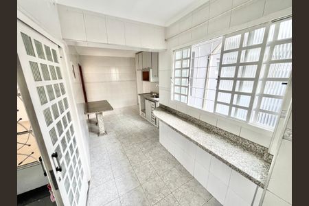 Casa à venda com 210m², 7 quartos e 2 vagas Casa à venda com 210m², 7 quartos e 2 vagasCozinha