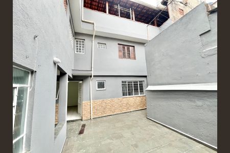 Casa à venda com 210m², 7 quartos e 2 vagas Casa à venda com 210m², 7 quartos e 2 vagasQuintal