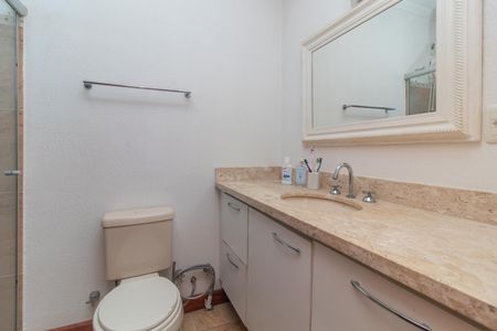 Banheiro do Quarto 1 de casa à venda com 5 quartos, 300m² em Espírito Santo, Porto Alegre