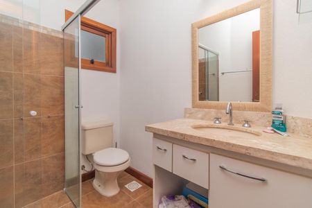 Casa à venda com 300m², 5 quartos e 4 vagas Casa à venda com 300m², 5 quartos e 4 vagasBanheiro Social