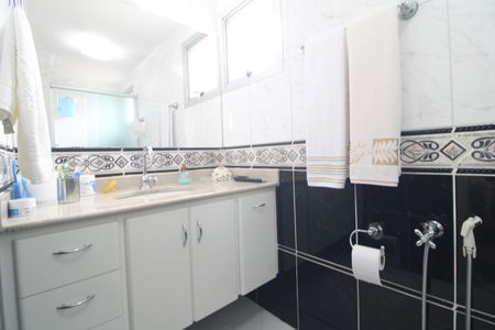 Apartamento à venda com 105m², 3 quartos e 2 vagasBanheiro da suíte