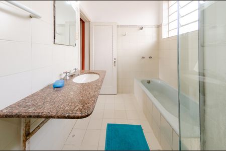 Casa à venda com 280m², 5 quartos e 1 vagaBanheiro 3