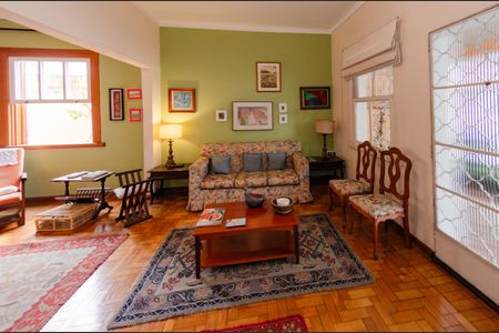 Casa à venda com 280m², 5 quartos e 1 vagaSala