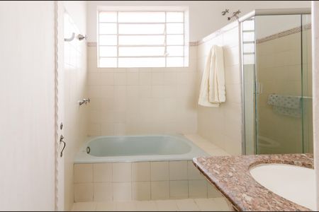 Casa à venda com 280m², 5 quartos e 1 vagaBanheiro 3