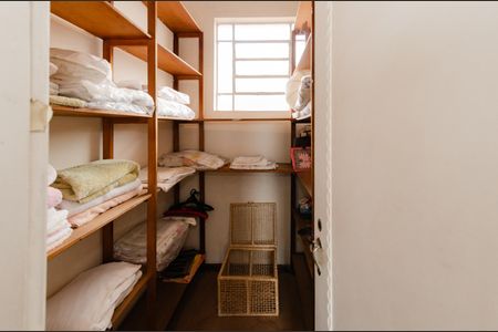 Casa à venda com 280m², 5 quartos e 1 vagaRoupeiro