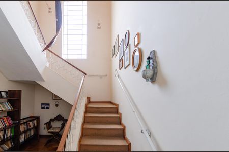 Casa à venda com 280m², 5 quartos e 1 vagaEscada