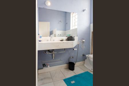 Casa à venda com 280m², 5 quartos e 1 vagaBanheiro 2