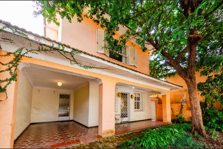 Casa à venda com 280m², 5 quartos e 1 vagaÁrea externa